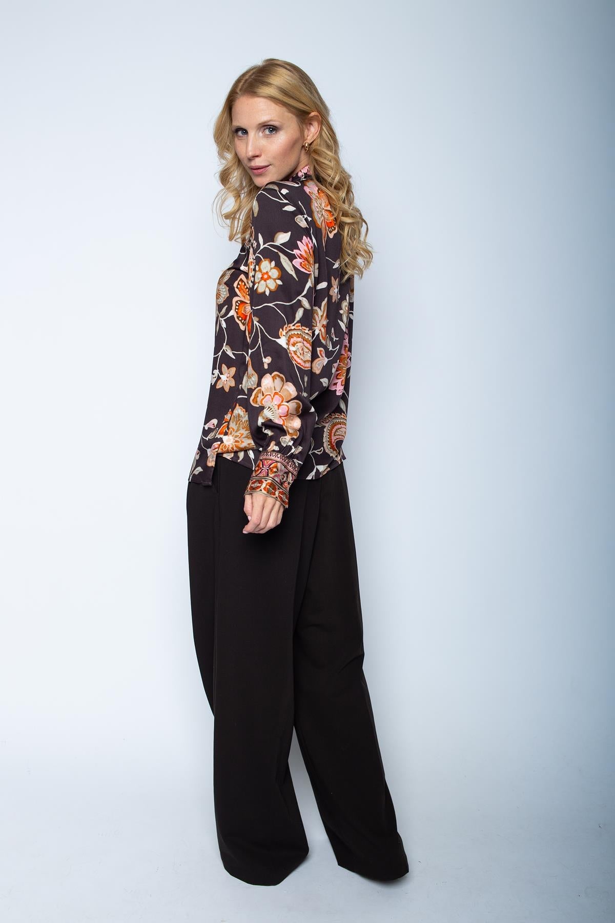 Bluse mit floralem Muster chocolate flowers Bluse Emily van den Bergh