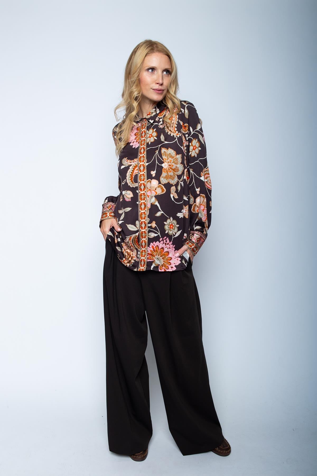 Bluse mit floralem Muster chocolate flowers Bluse Emily van den Bergh