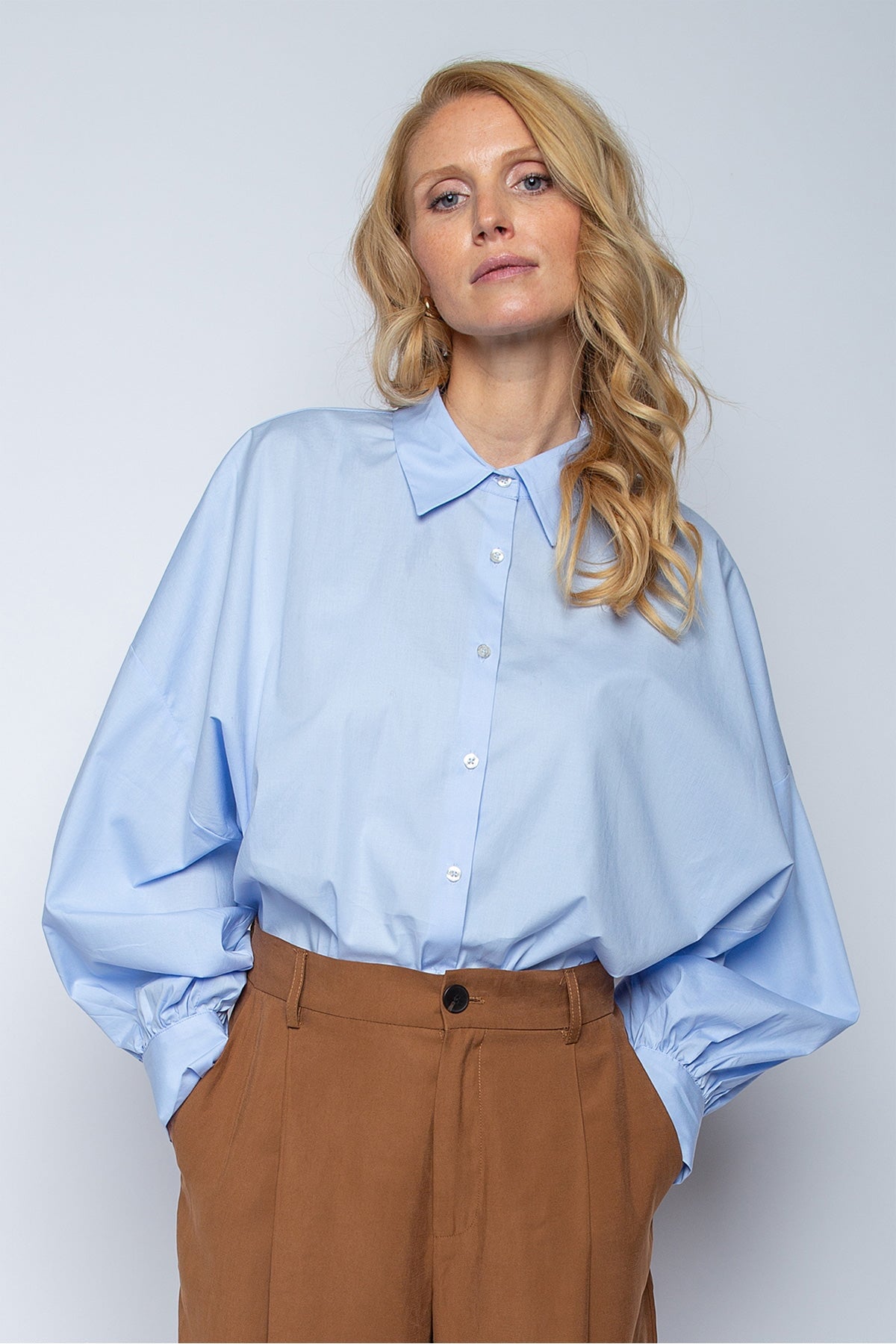 Bluse mit klassischem Kragen light blue Bluse Emily van den Bergh