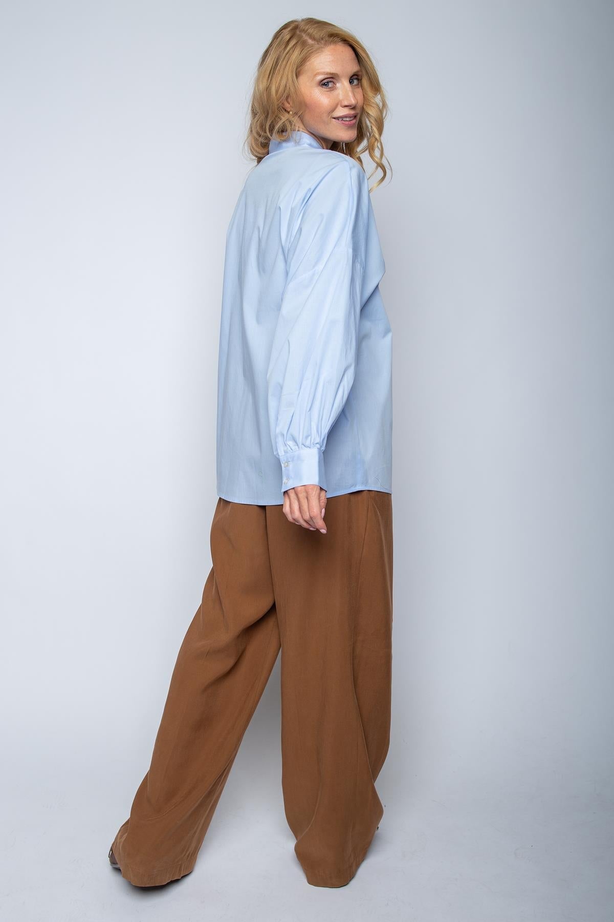 Bluse mit klassischem Kragen light blue Bluse Emily van den Bergh