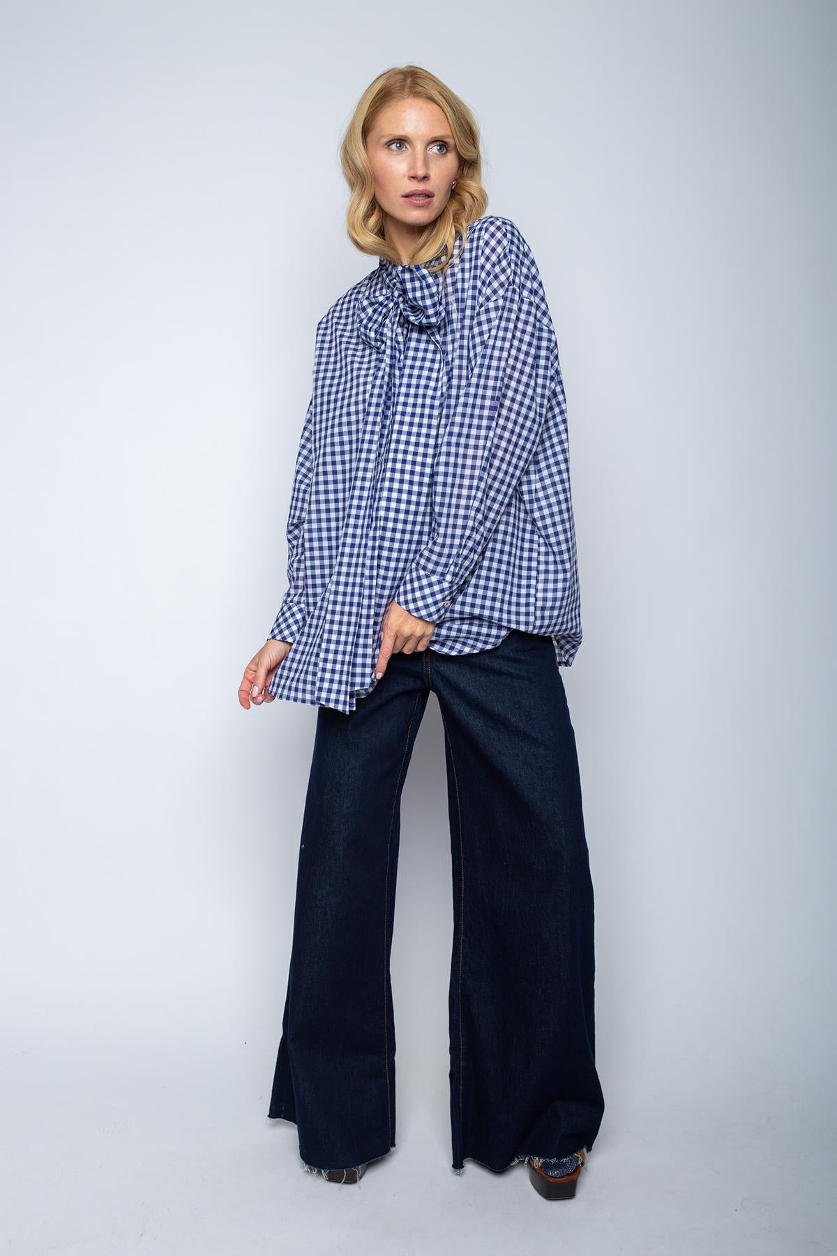 Bluse mit Schluppe navy white check Bluse Emily van den Bergh