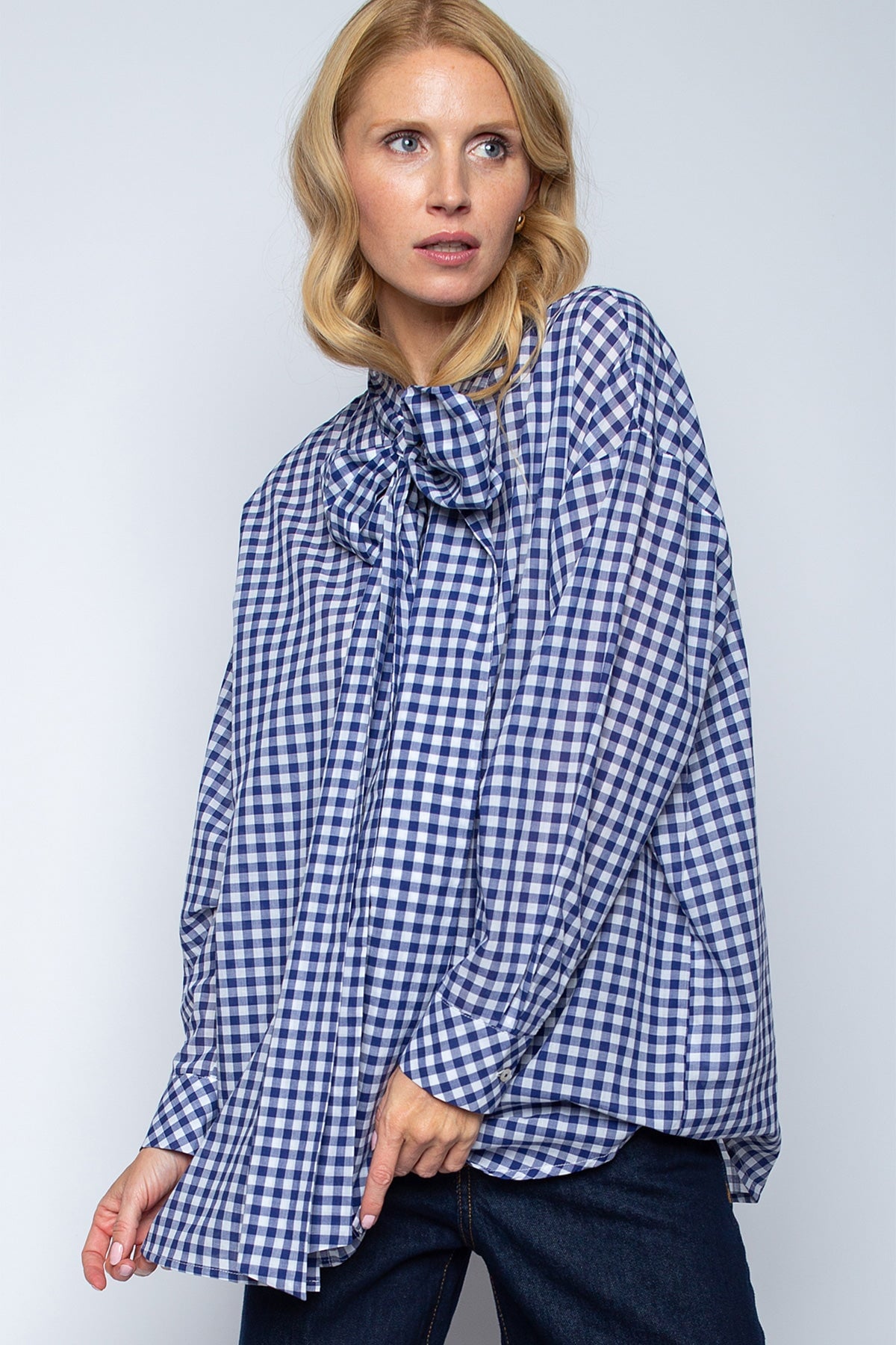 Bluse mit Schluppe navy white check Bluse Emily van den Bergh