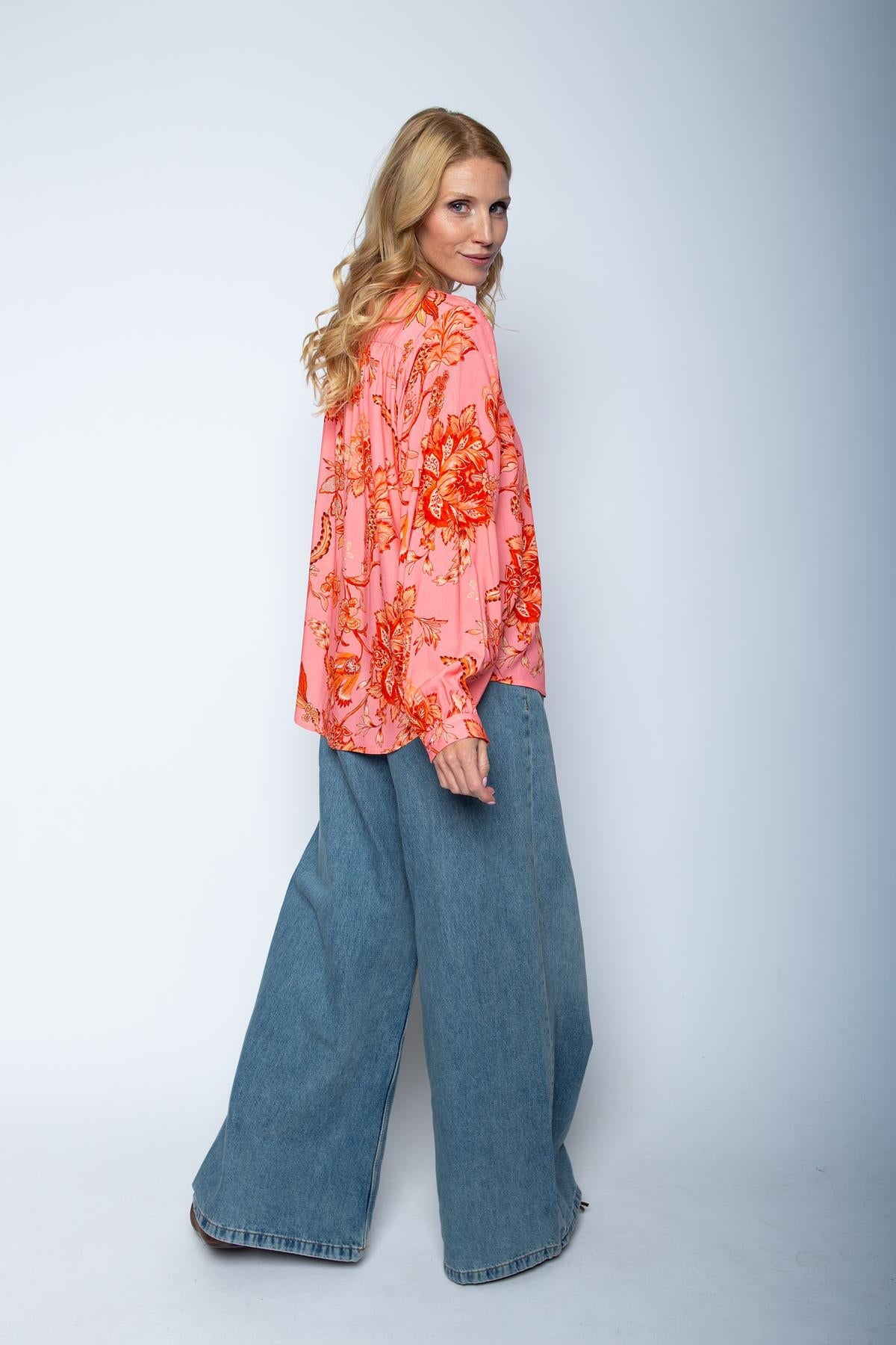 Bluse mit Stehkragen coral pink flowers Bluse Emily van den Bergh