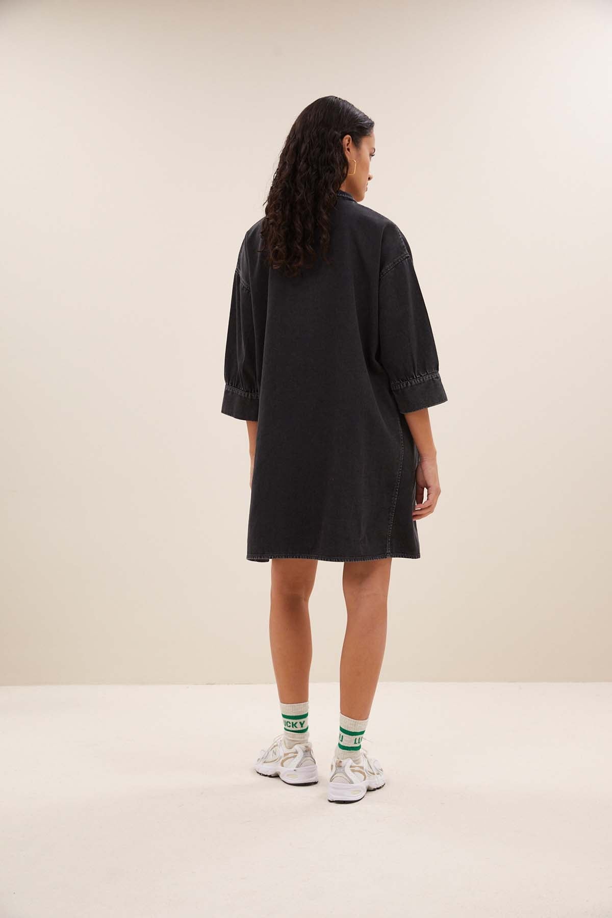 Kleid pino twill jet black Kleid By Bar