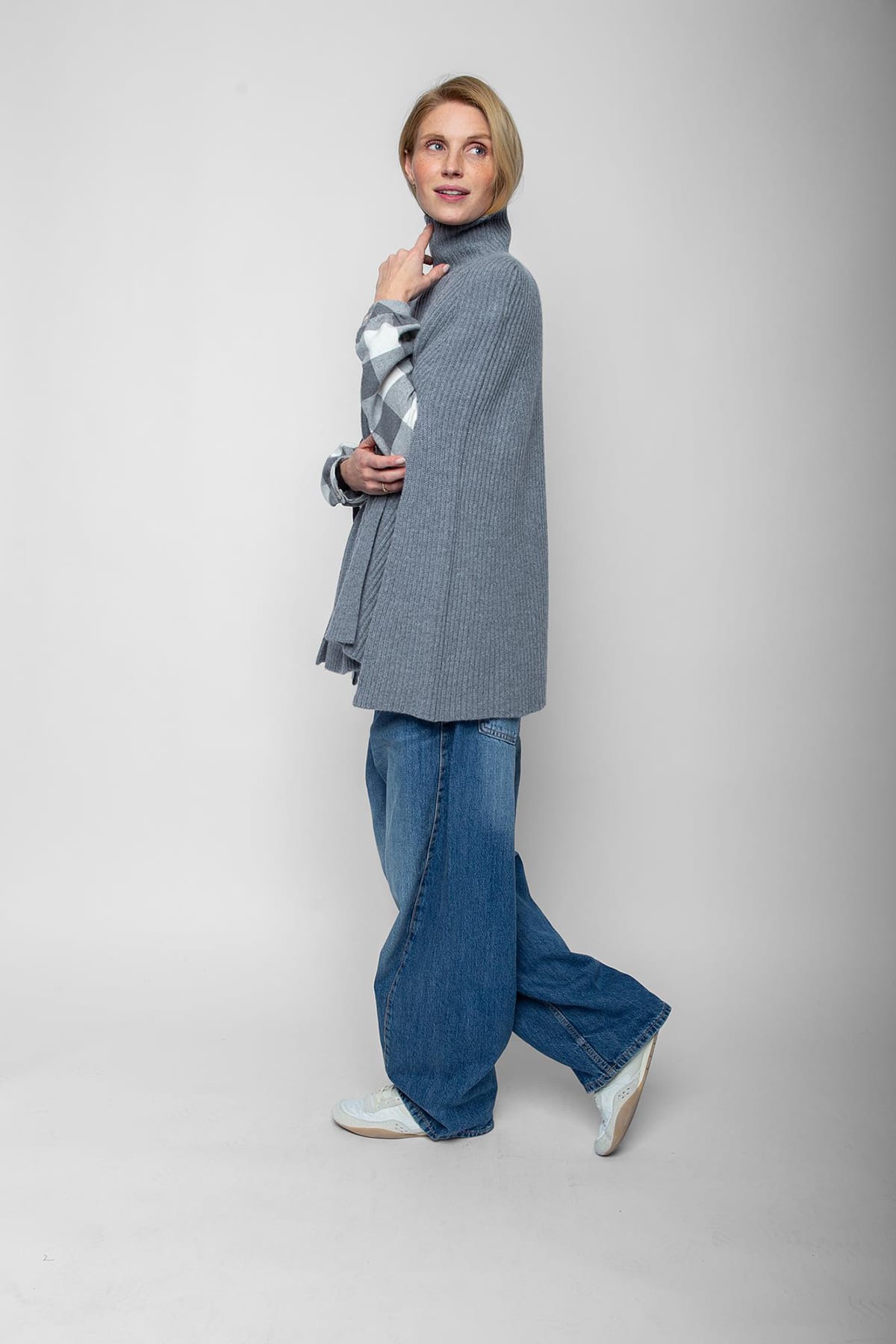 Poncho MIT LANGEN ÄRMELSCHLITZEN grey Poncho Emily van den Bergh