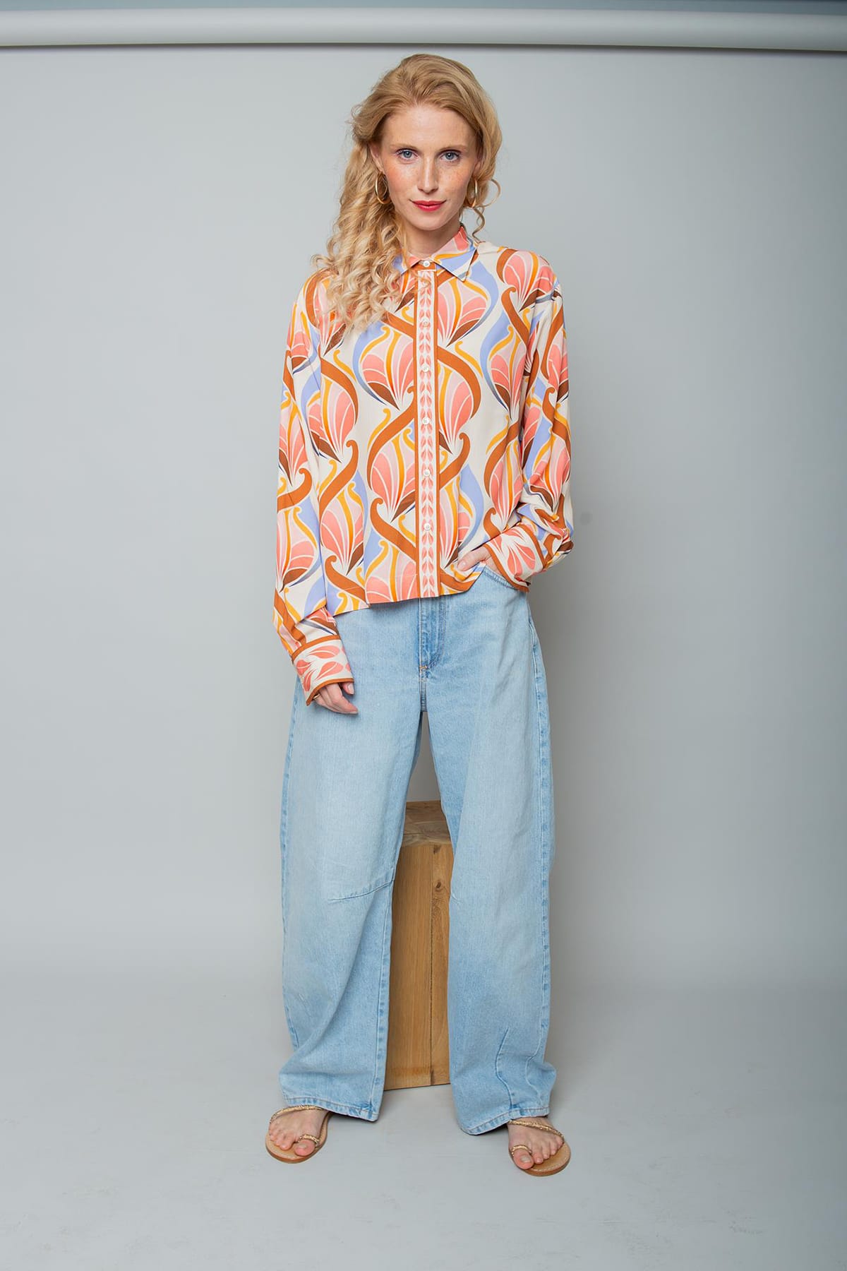Bluse mit glockigem Rücken peach multi graphic Bluse Emily van den Bergh 