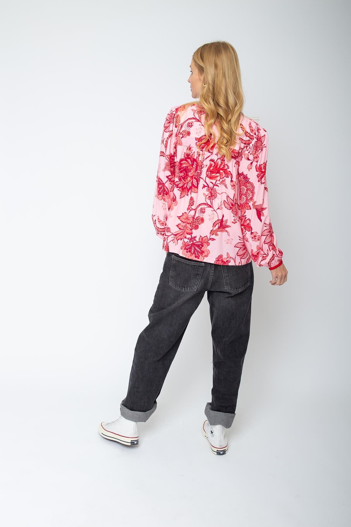 Bluse mit V-Ausschnitt rose red flowers Bluse Emily van den Bergh 