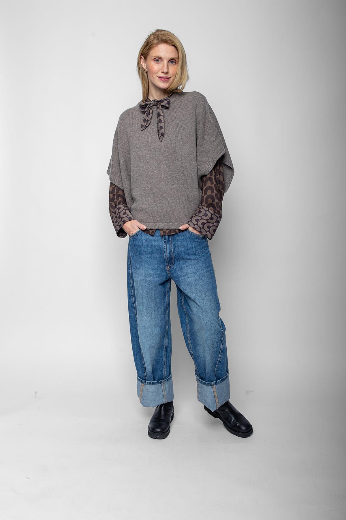 Pullunder oversized taupe Pullunder Emily van den Bergh 